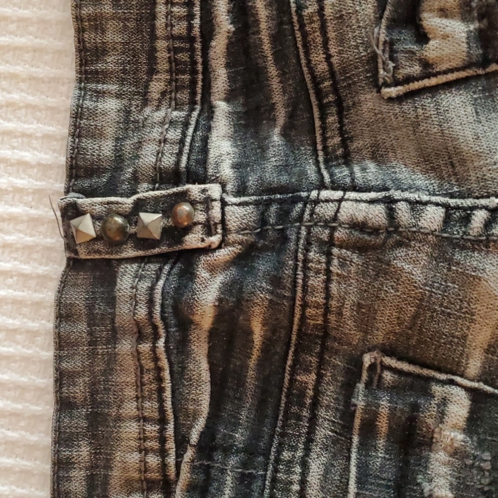 SUPERRRR CUTE distressed shorts😍 - Picture 7 of 7